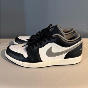 Jordan retro 1 shadow sneakers worn twice no box.